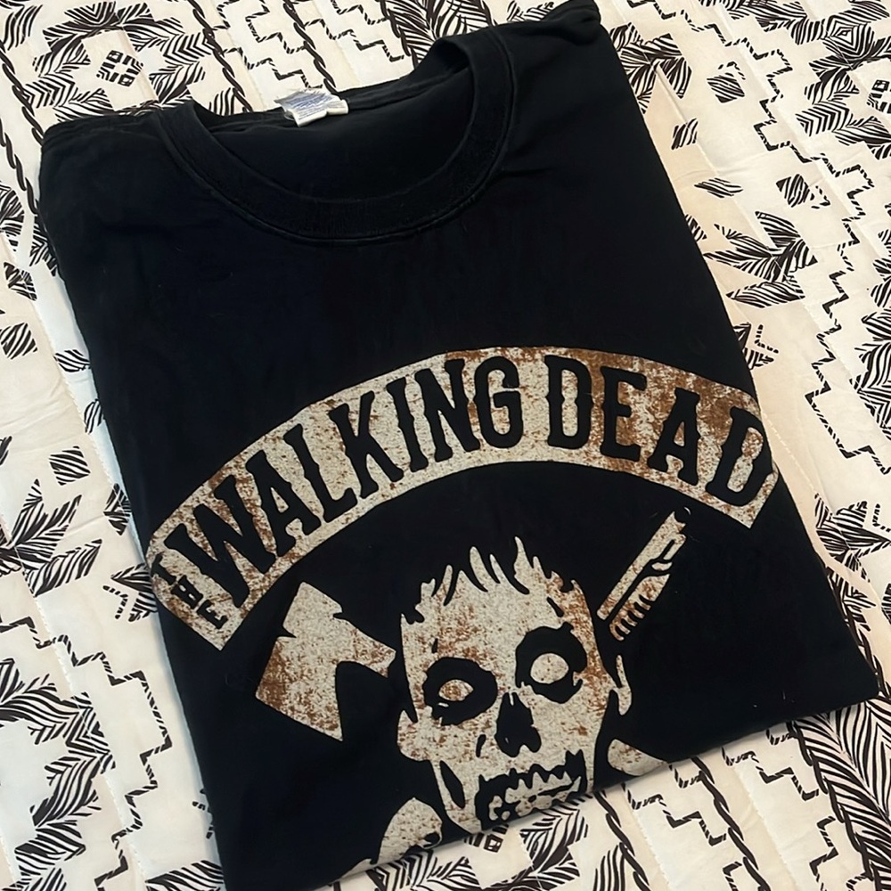 The Walking Dead Survivor TShirt Size 2XL